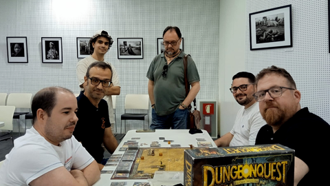 'El Solitario' ha organizado una tarde de juegos de mesa con la fantas&iacute;a medieval como protagonista / C&eacute;sar Mart&iacute;n