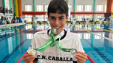Alejandro L&oacute;pez Gal&aacute;n, tricampe&oacute;n de Andaluc&iacute;a de nataci&oacute;n 