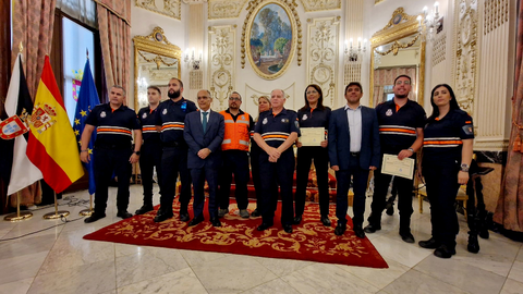 Los nuevos voluntarios de Protecci&oacute;n Civil han recogido sus diplomas este viernes _ Laura Ortiz