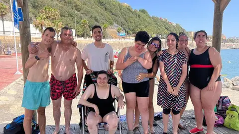 Actividad de Ba&ntilde;o adaptado con PROI / Daniel Hern&aacute;ndez