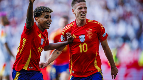 Lamine Yamal junto a Dani Olmo. Foto: Se F&uacute;tbol