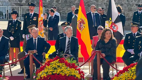 Entrega de la bandera nacional a la polic&iacute;a / Daniel Hernandez