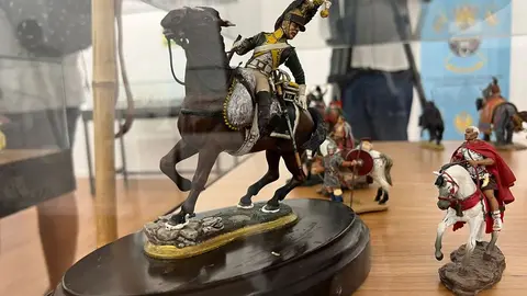 Exposici&oacute;n de miniaturas por el aniversario de Santiago Apostol / Daniel Hern&aacute;ndez