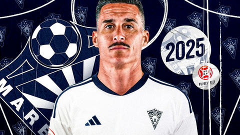 Jos&eacute; Callej&oacute;n firma con el Marbella FC