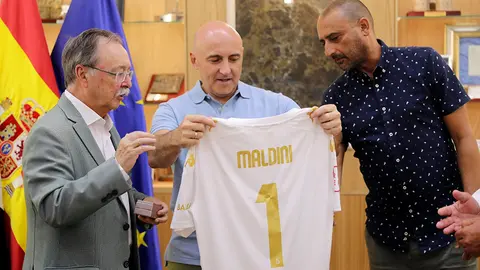 Recepci&oacute;n de Vivas a Julio Maldonado 'Maldini'