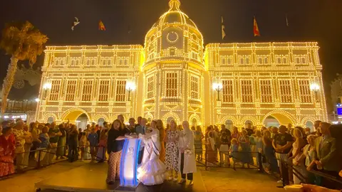  La Feria encendida un instante despu&eacute;s de darle al bot&oacute;n. 