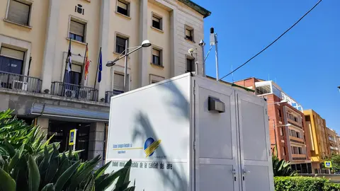 Unidad de medici&oacute;n de calidad del aire, instalada en la Plaza&nbsp;de&nbsp;los&nbsp;Reyes