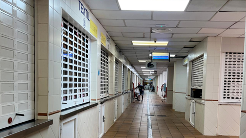 El mercado de Had&uacute; sobrevive a duras penas, los vecinos han reclamado su traslado / Daniel Hern&aacute;ndez