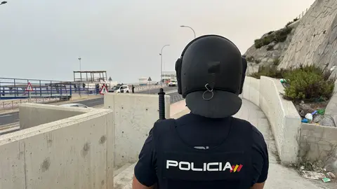 Polic&iacute;a Nacional en la frontera del Tarajal / Archivo