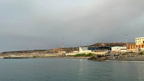 Playa junto a la frontera / Mohamed Ettouileb