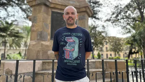 Francisco Daniel Ant&uacute;nez , hermano del fallecido / Mohamed Ettouileb