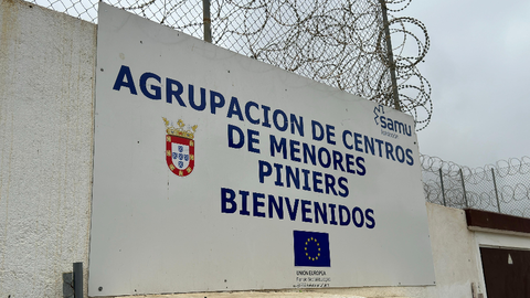 Entrada al centro de menores de Piniers / Mohammed Ettouileb