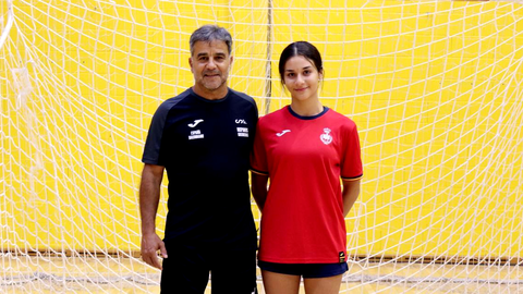 Noor Amar, del Club Balonmano Estudiantes, con la Selecci&oacute;n Espa&ntilde;ola de balonmano cadete 