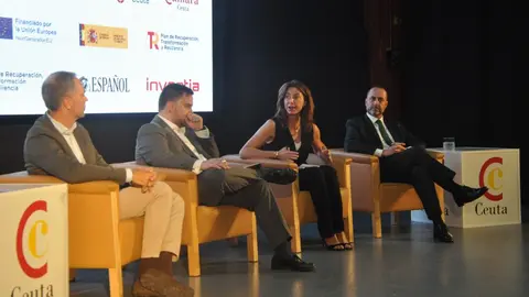  Mart&iacute;nez, Criado, Richart y Cardona durante su mesa sobre inteligencia artificial. 