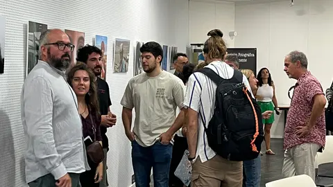 Los asistentes al seminario charlan en el transcurso de la jornada / Dani Hern&aacute;ndez