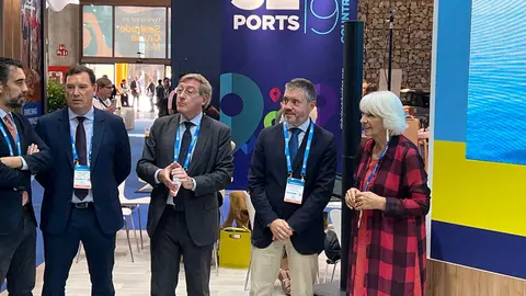 Doncel, junto a la presidenta del Puerto y ex alcaldesa de C&aacute;diz, Te&oacute;fila Mart&iacute;nez / Cedida