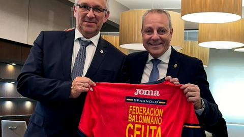 V&iacute;lchez junto a Bl&aacute;quez, presidente de la Real Federaci&oacute;n Espa&ntilde;ola de Balonmano
