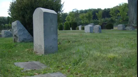 Tumba de Marcelino Orb&eacute;s en Kensico (New York)