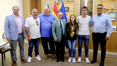 Vivas recibe a la joven karateca Julia Melgar, campeona de la Liga Mundial en Canc&uacute;n 