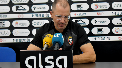 Jos&eacute; Juan Romero tras el partido ante el Recreativo de Huelva