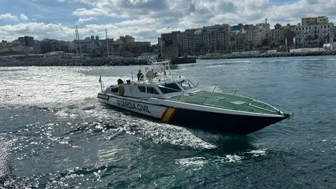 La patrullera, llegando al Muelle de Espa&ntilde;a / Archivo