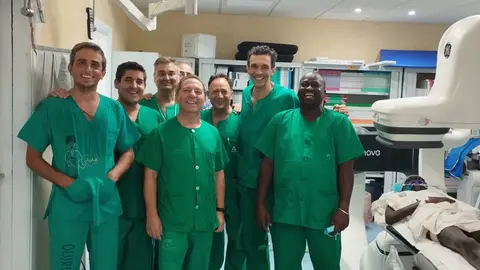 Equipo m&eacute;dico que ha realizado la operaci&oacute;n / Cedida