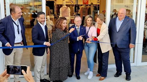 Inauguraci&oacute;n de 'Kiabi' en nuestra ciudad / Laura Ortiz