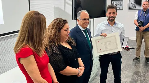La directora de Protecci&oacute;n Civil entrega los premios de su &aacute;rea en su visita a Ceuta