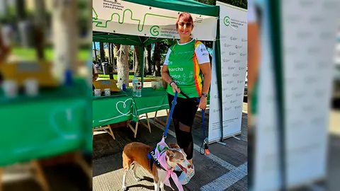 Cristina Elena Dom&iacute;nguez,  Vocal de Cultura, y su mascota "Flaki"