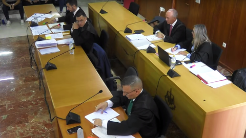 Los letrados de la defensa, durante un momento de la vista de hoy