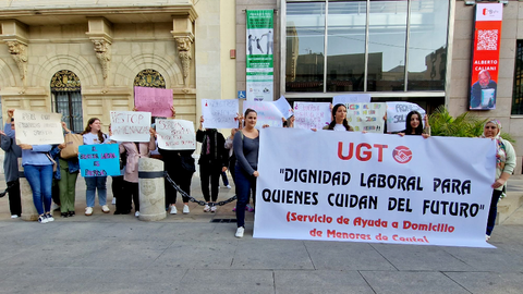 Concentraci&oacute;n de las trabajadoras del servicio de ayuda a domicilio para menores