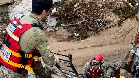 El Ej&eacute;rcito ayuda en las tareas de rescate tras la peor DANA de todo el siglo 
