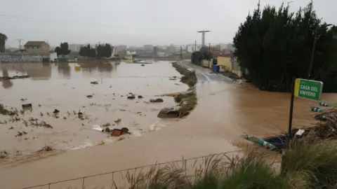 Uno de los rios desbordados en Valencia / Las Provincias
