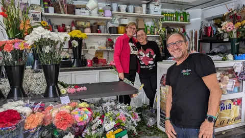 Personal de la Florister&iacute;a Lara, una de las m&aacute;s conocidas de nuestra ciudad/ Rafa B&aacute;ez