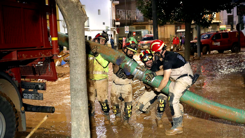Efectivos de Defensa movilizados en Valencia ante la terrible DANA (6)