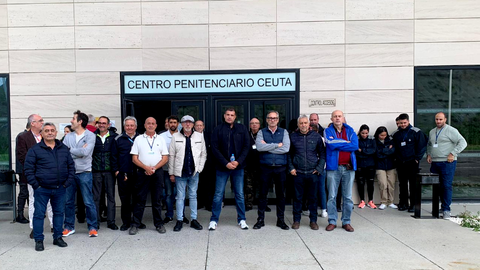 Concentraci&oacute;n de los trabajadores a las puertas de Fuerte Mendizabal