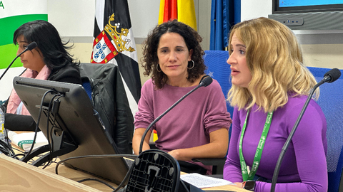 Lara &Aacute;vila y Gema Prieto instantes antes de su intervenci&oacute;n en la Jornada sobre Violencia de G&eacute;nero y Discapacidad / Mohammed Ettouileb