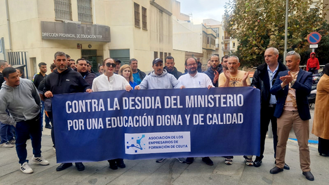 Concentraci&oacute;n de la Asociaci&oacute;n de Empresarios de la Formaci&oacute;n / Laura Ortiz