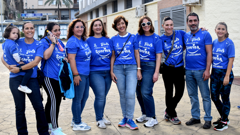 La directora de 'La Inmaculada', en el centro, junto a parte del equipo docente del centro escolar / Rafa B&aacute;ez