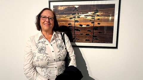 Remedios, la mujer de Pepe Guti&eacute;rrez, ha sido la encargada de seleccionar el centenar de fotograf&iacute;as de esta exposici&oacute;n / Daniel Hern&aacute;ndez