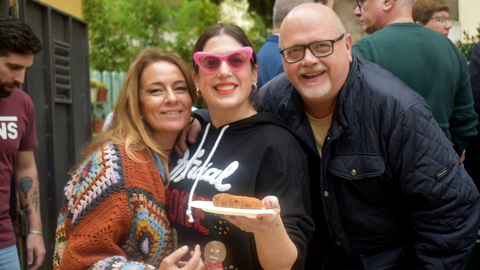 La Estrella de la Ilusi&oacute;n de este a&ntilde;o, Esperanza Montes, disfruta de la Zambomba Solidaria del Roc&iacute;o / Rafa B&aacute;ez