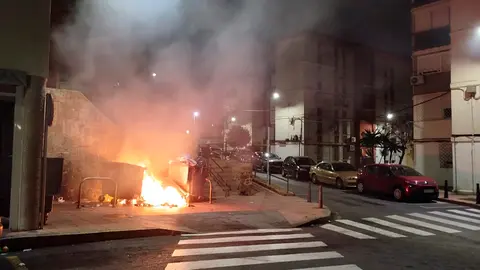 Incendio en los contenedores del Mixto