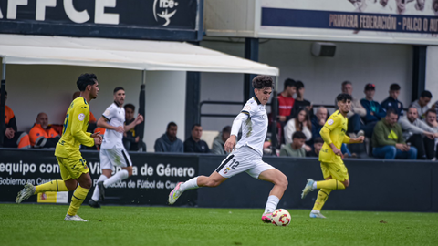 V&iacute;ctor, jugador de la AD Ceuta FC