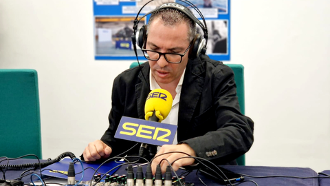 El periodista Antonio Mart&iacute;n Garc&iacute;a, galardonado con el Premio Defensa 2024 en su modalidad de radio / Laura Ortiz