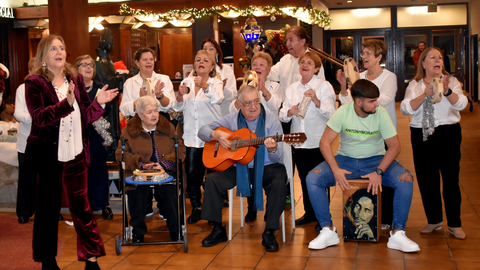 Los mayores celebran la Navidad  / Archivo