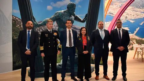 Tercera jornada de FITUR 2025<br />
Visita de la ministra de Defensa, Margarita Robles, al stand de Ceuta en FITUR