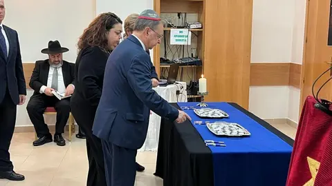 Homenaje a las V&iacute;ctimas del Holocausto - Daniel Hern&aacute;ndez