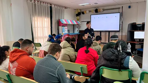 Charla sobre acoso escolar en el Colegio San Antonio - Daniel Hern&aacute;ndez