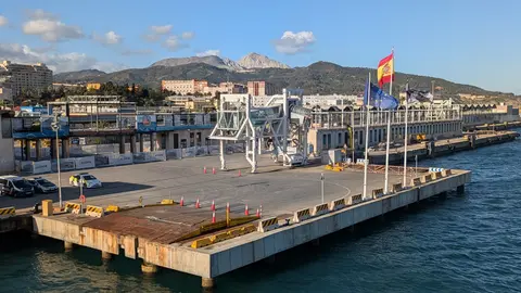 Puerto de Ceuta / Rafa B&aacute;ez