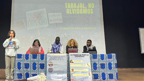 Mesa redonda en la jornada de sensibilizaci&oacute;n de la XII Marcha del Tarajal / Alma Palomino
